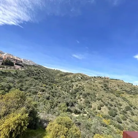Encantador Apartamento Con Vista Al Mar Y Montana